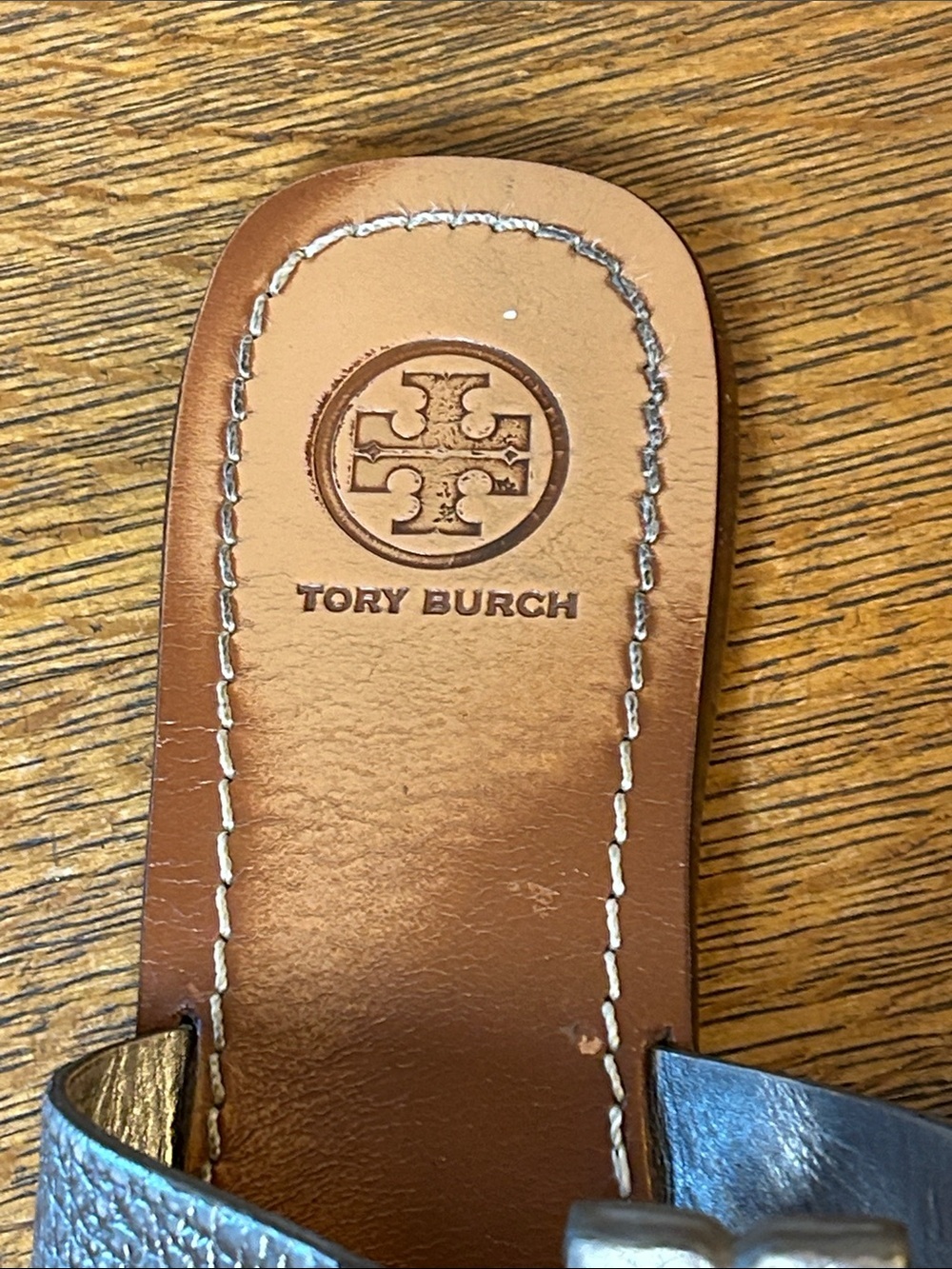 Tory Burch Moore metallic pewter pebble leather thong sandals size 7.5 - Picture 3 of 12